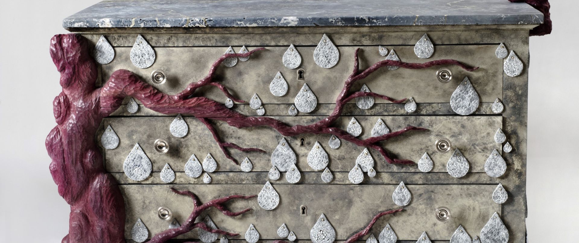 Drôles de meubles — détail du mobilier exposé